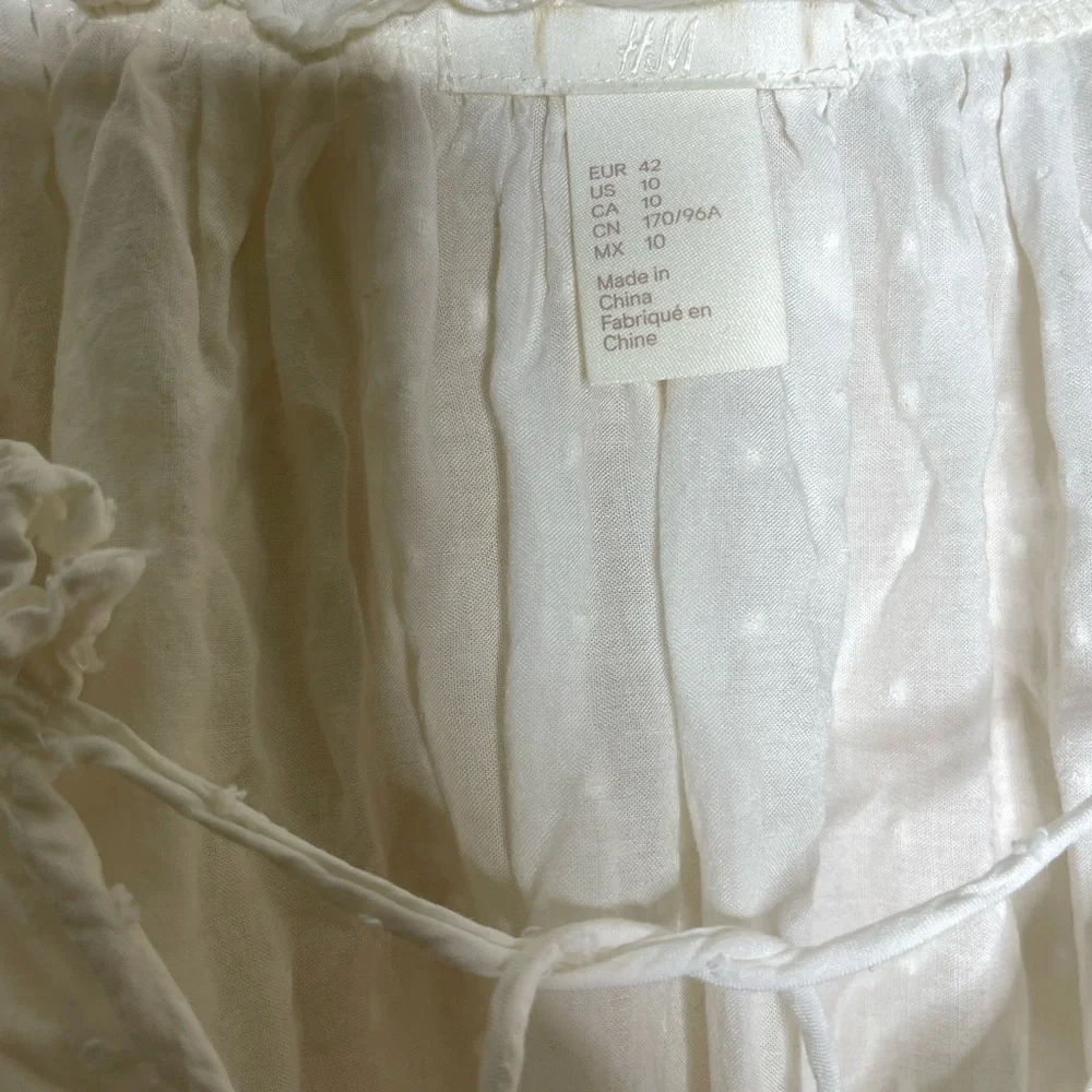 H&M Women’s White V-Neck Spotted Ruffled Long Sleeve Blouse Size 10 - Picture 4 of 6